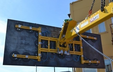 LARGE-SIZE GLASS INSTALLATION (1500 KG)