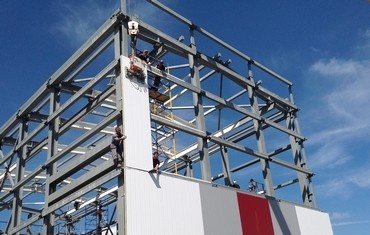 VERTICAL INSTALLATION OF SANDWICH PANELS