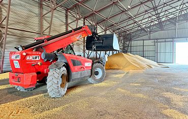 Arlift loader for agricultural work
